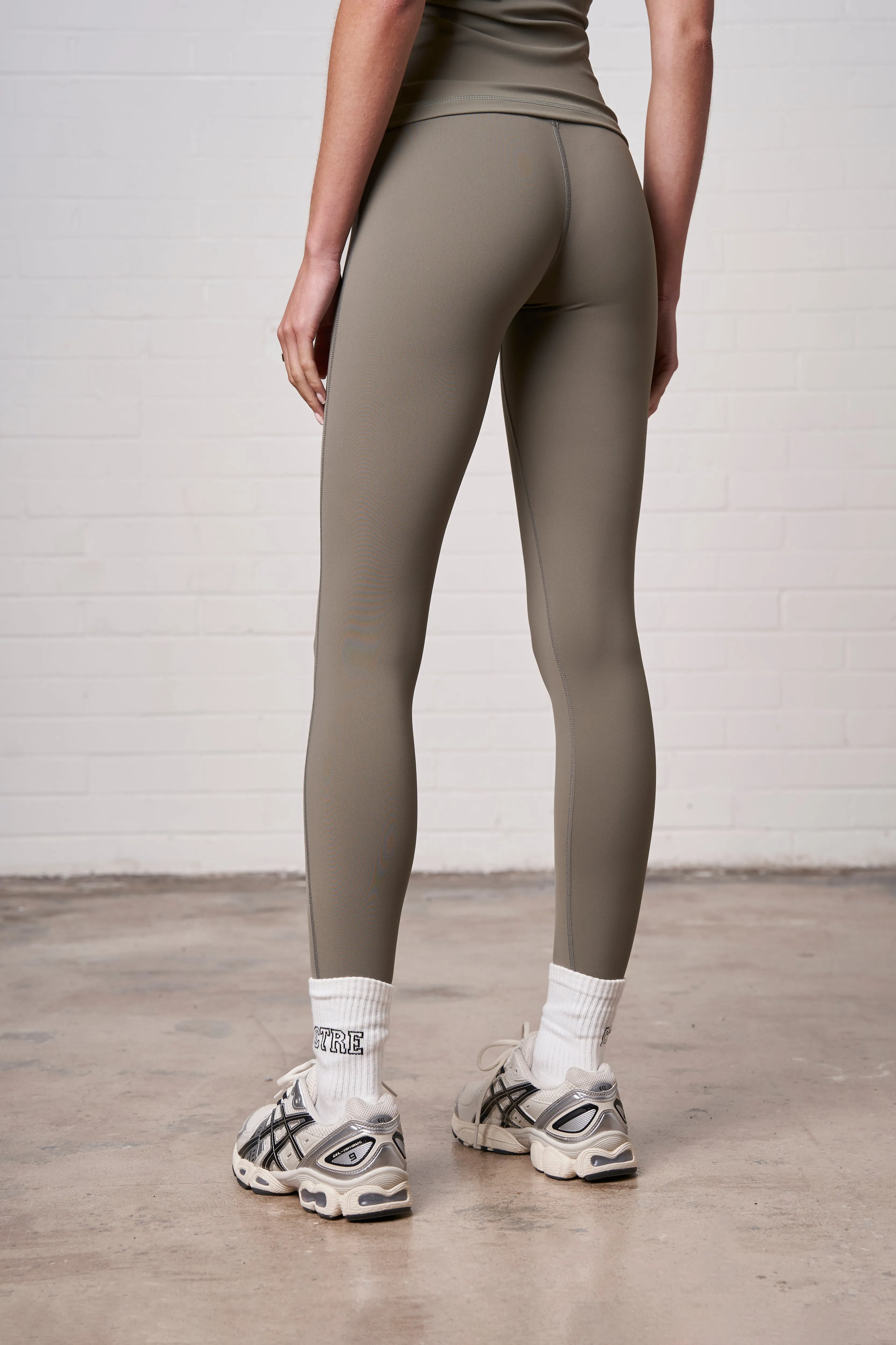 SCULPTING STRETCH EMBLEM LEGGINGS - KHAKI