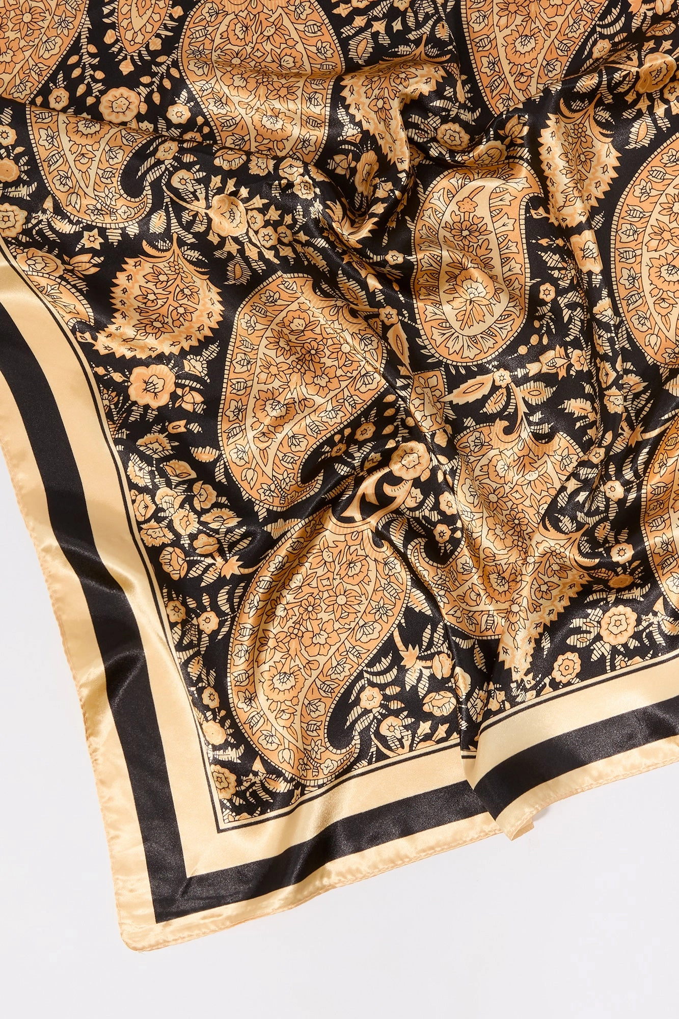 Écharpe en satin fleurie avec motif cachemire